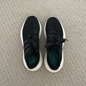 adidas black tennis shoes